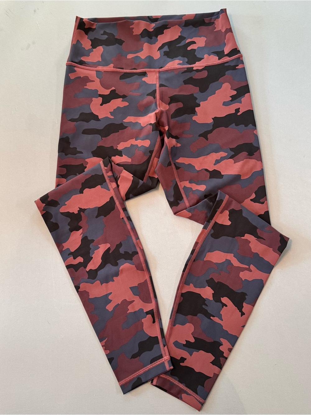 LULULEMON Wunder Under High Rise Tights in Camo Smoky Red Night Sea Size 10
